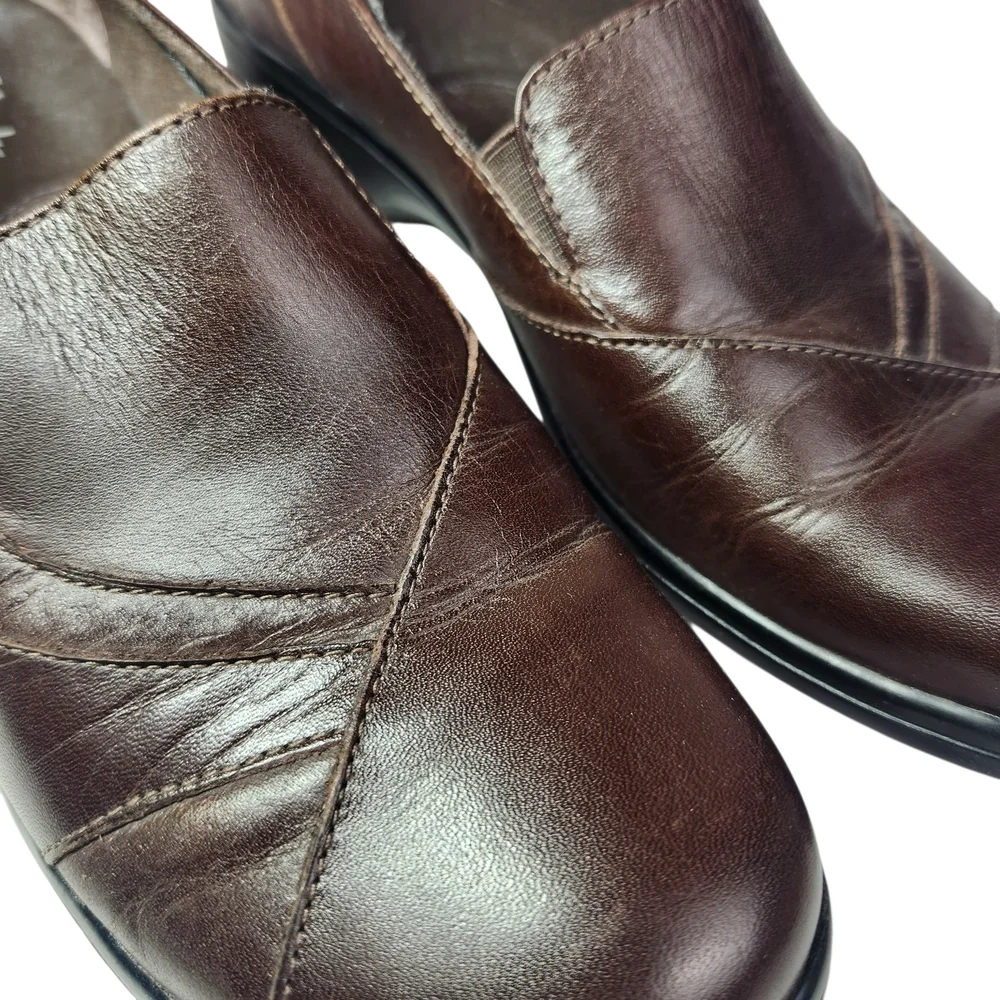 Clarks Women's 10M Brown Leather Slip-On Loafers Comfort Preppy Academia Casual